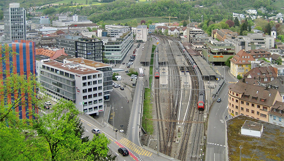 Aufnahme des Bahnhofs Baden aus der Vogelperspektive 